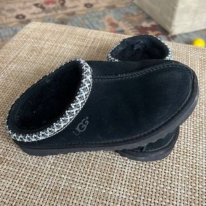 Ugg Tasman KIDS 2 Black Used A Few times- VERY GOOD CONDITION